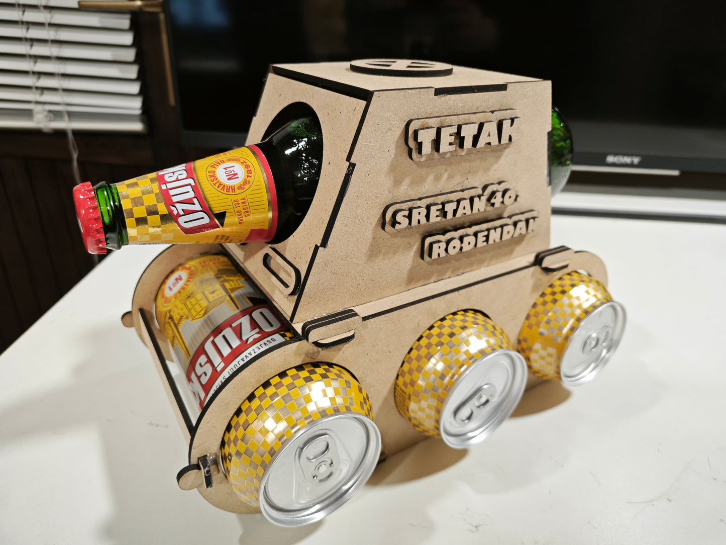 Originalan Tenk sa pivama i posvetom po tvojoj želji