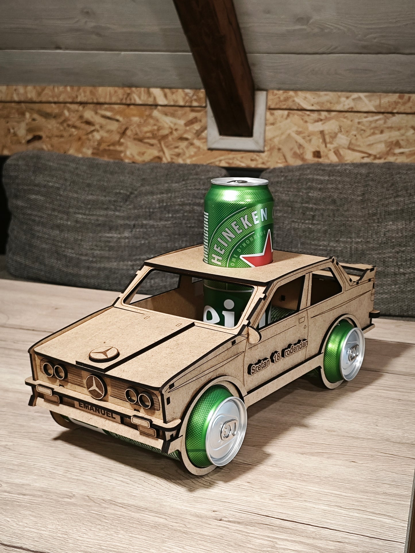 🚗 Personalizirani Drveni Auto – Poklon za Prave Ljubitelje 🚗