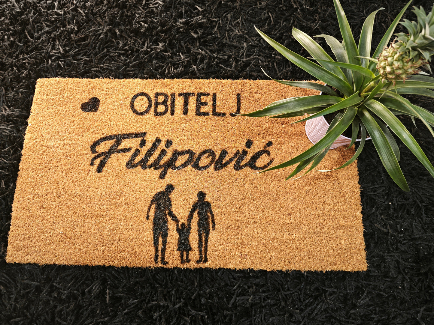 Personalizirani ulazni otirač – s prezimenom i motivom po tvojoj želji 🏡
