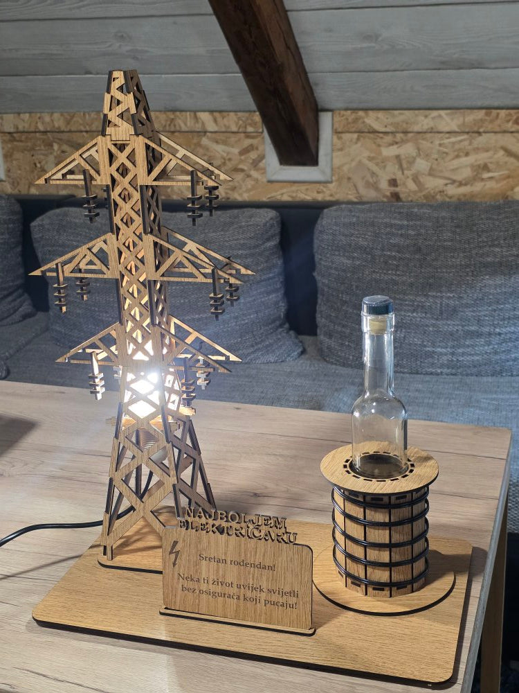 ⚡ Personalizirani drveni dekor – elektro tematski poklon
