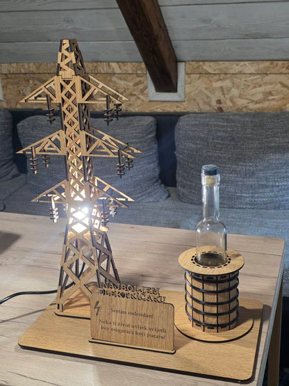 ⚡ Personalizirani drveni dekor – elektro tematski poklon