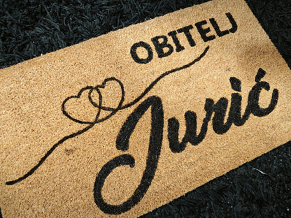 Personalizirani ulazni otirač – s prezimenom i motivom po tvojoj želji 🏡