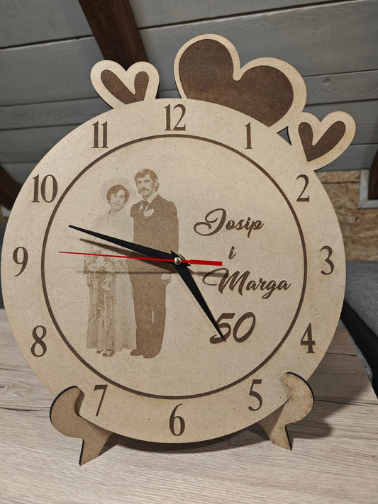 🕰 Personalizirani drveni sat s gravurom fotografije i imena